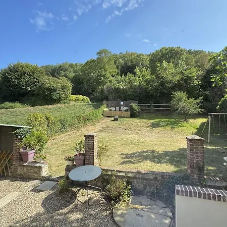 Grande Maison Vue Près Et Nautisme