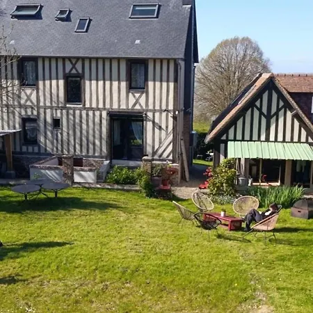 Grande Maison Vue Près Et Nautisme * Honfleur