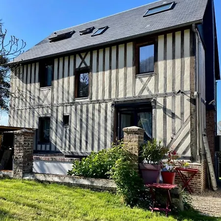 Grande Maison Vue Près Et Nautisme